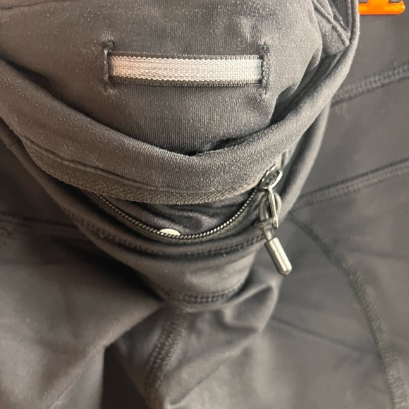 Lululemon Solid Black Wunder Under Cropped Leggings - Picture 5 of 5